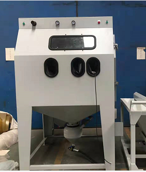 無錫迪砂非標(biāo)定制三工位推車轉(zhuǎn)盤加壓式噴砂機！省時省力!操作簡單