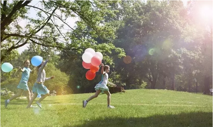 孩子們的童年究竟能有多美？何必想象，點(diǎn)擊即享！